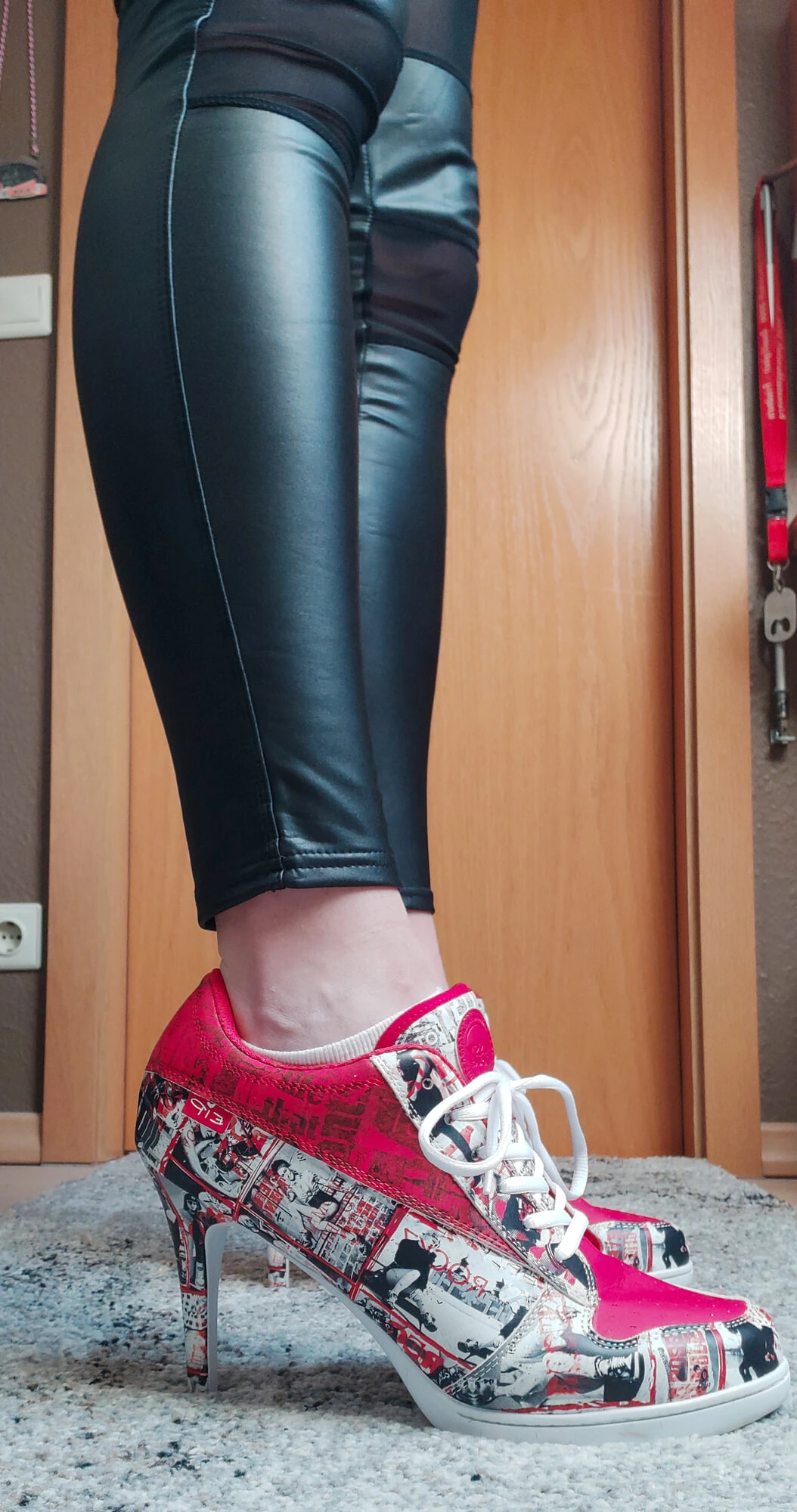 Yeni sneaker topuklu ayakkabılarım ve overknee çizmeli bodysuit