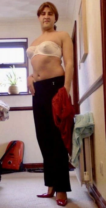 Kırmızı Üst ve Seksi Topuklular