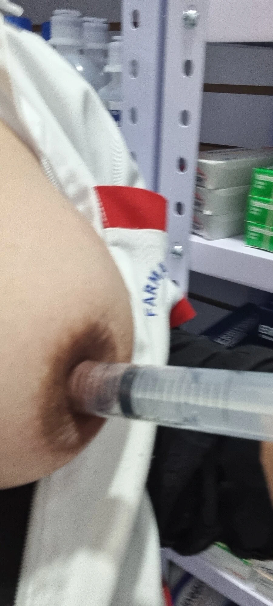 Puta muy caliente tortura sus pezones