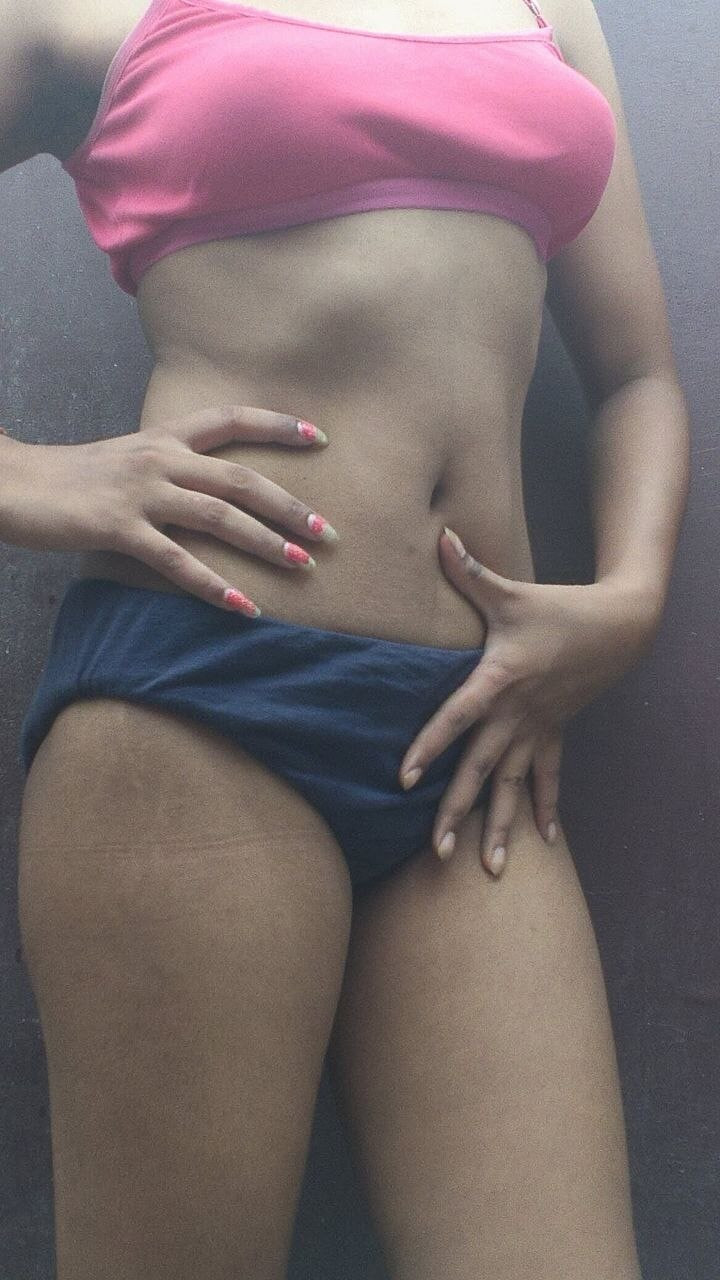 18 yaşındaki desi kız vergin sexi kız ateşli fotoğraf 
