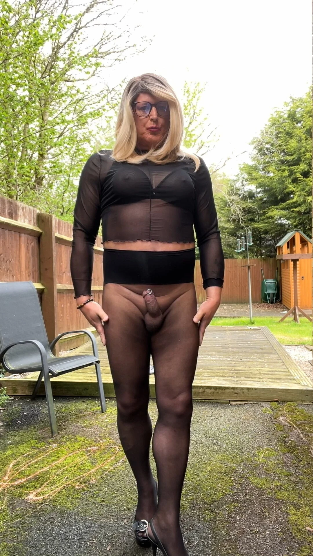 Amateur crossdresser Kellycd2022 in sexy black seamless hose