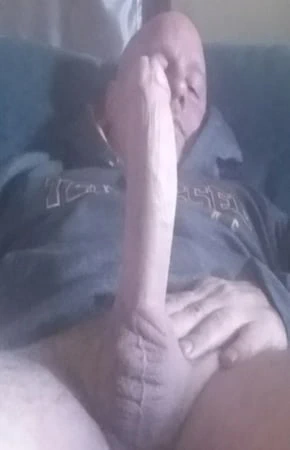 Ayakta uzun boylu ateşli kız