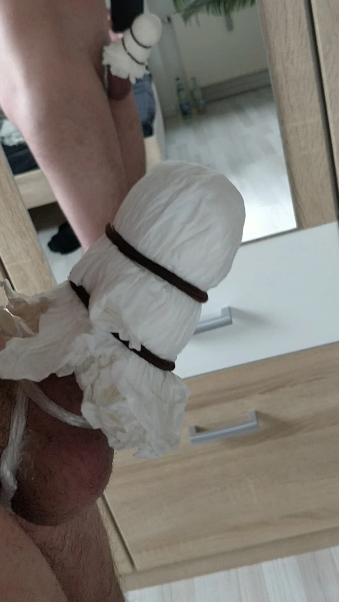 Bütün bir gün boyunca giydikten sonra sert yarağım ve pedim.