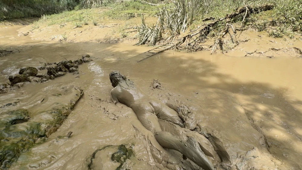 SHOT - BURIED IN MUD ! #3