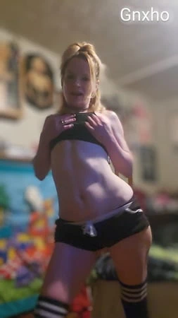 Gnxho ho sadece birinin onun seksi olduğunu düşünmesini istiyor 