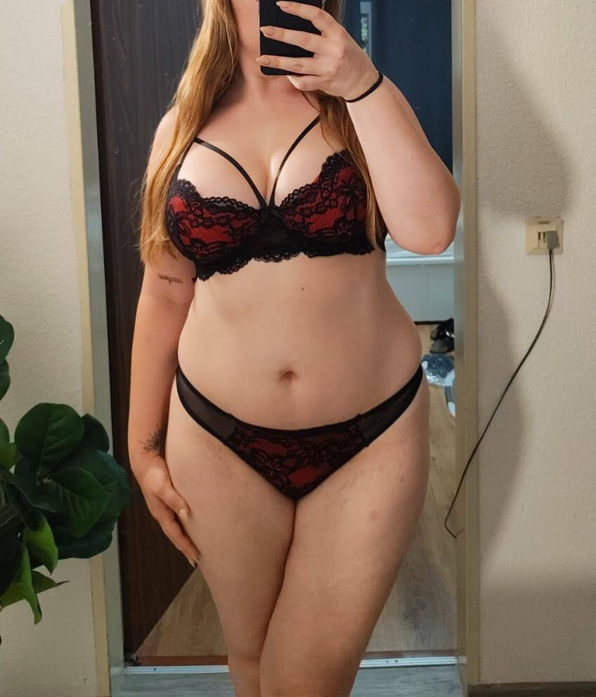 Curvy German Slut Naughty Mirror Selfies