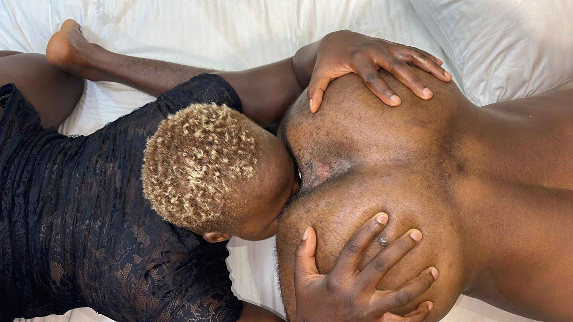 Göt deliğimi yaladıktan sonra onu siktim