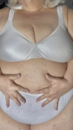 İri güzel kadın iç çamaşırı