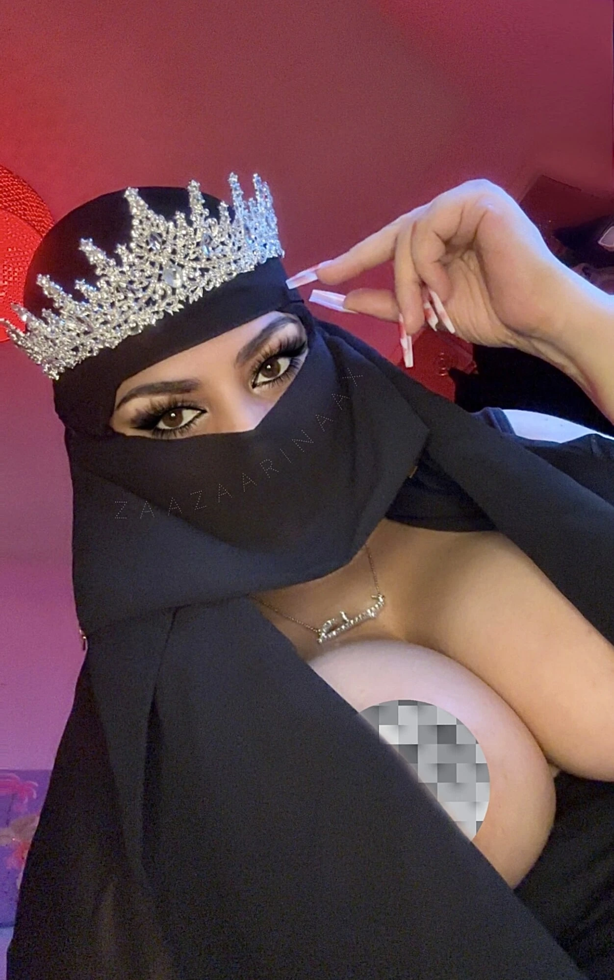 Büyük doğal memeler Niqabi 