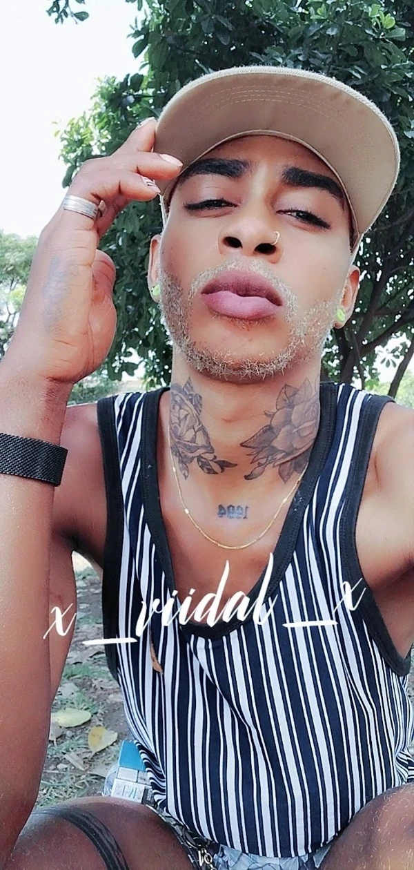 İşte buradayım, siyah gay latin!