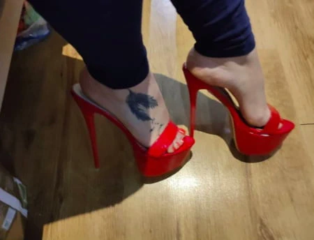 Seksi orta yaşlı seksi kadının ayakları