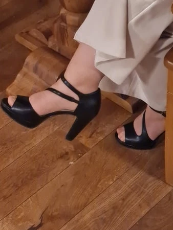 Topuklu ich meiner frau açık havada unterwegs, nachdem ich 