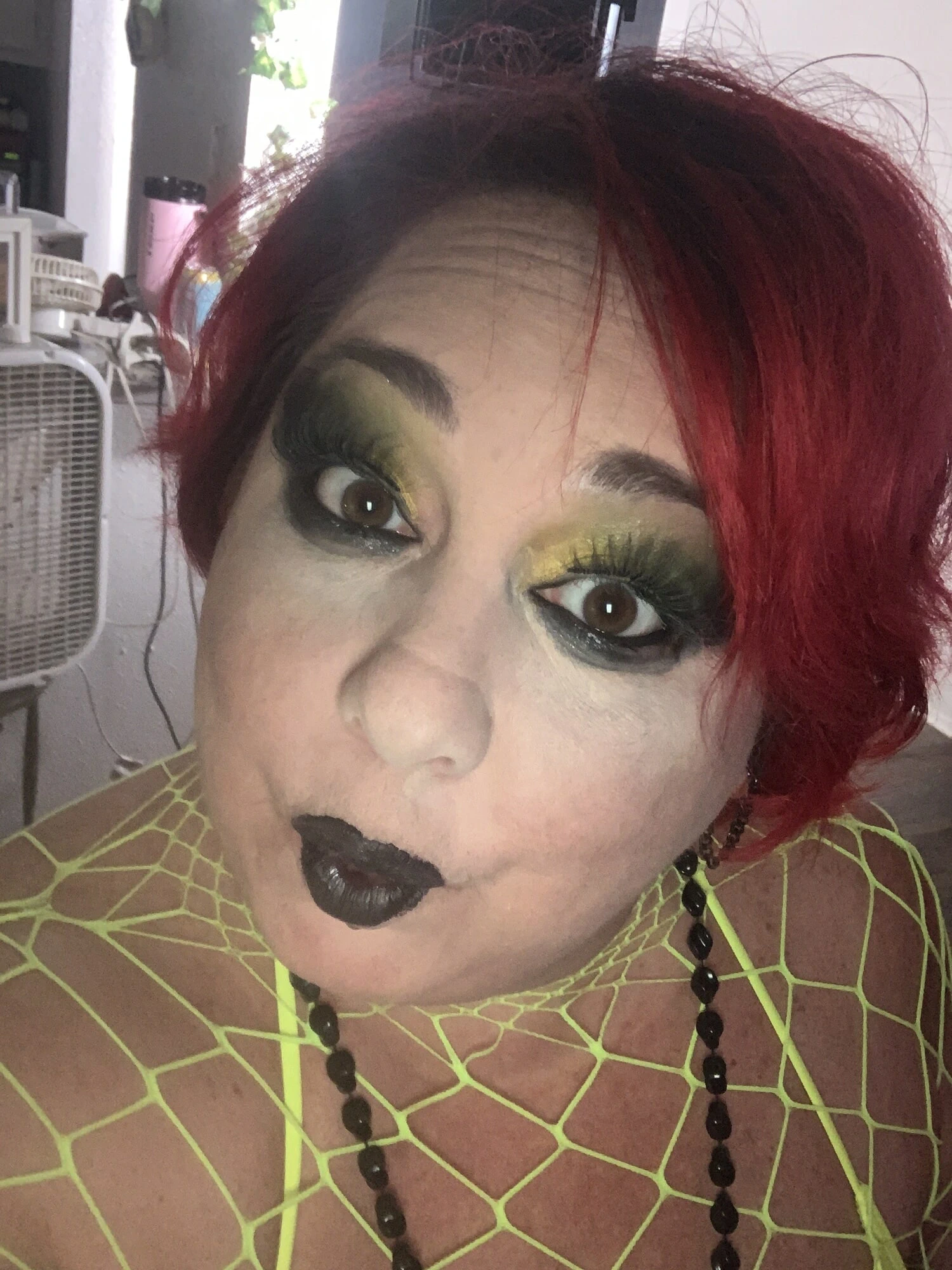 Sahne arkası pasajı sırılsıklam oluyor