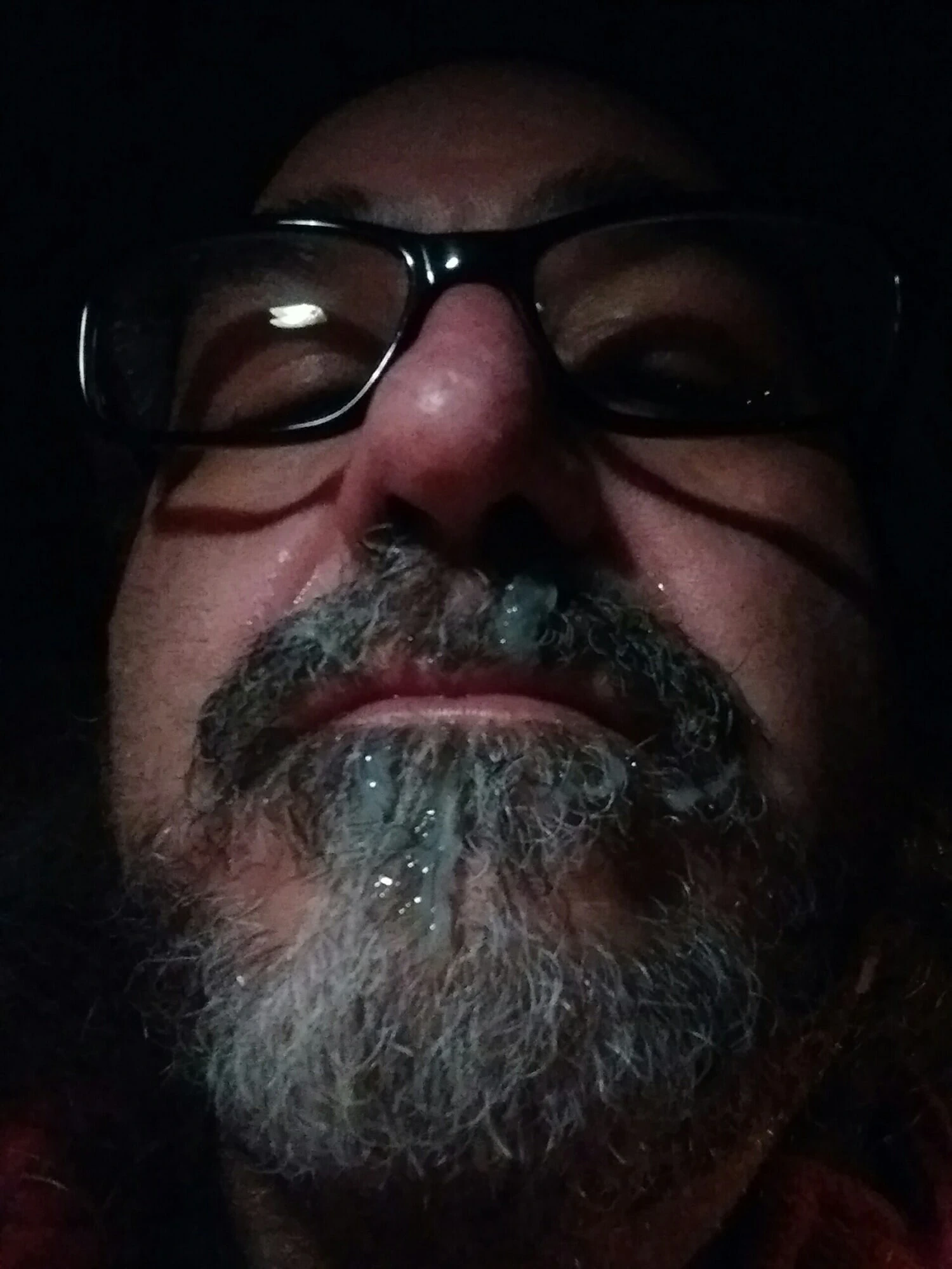 Yüzüme boşalmayı seviyorum 