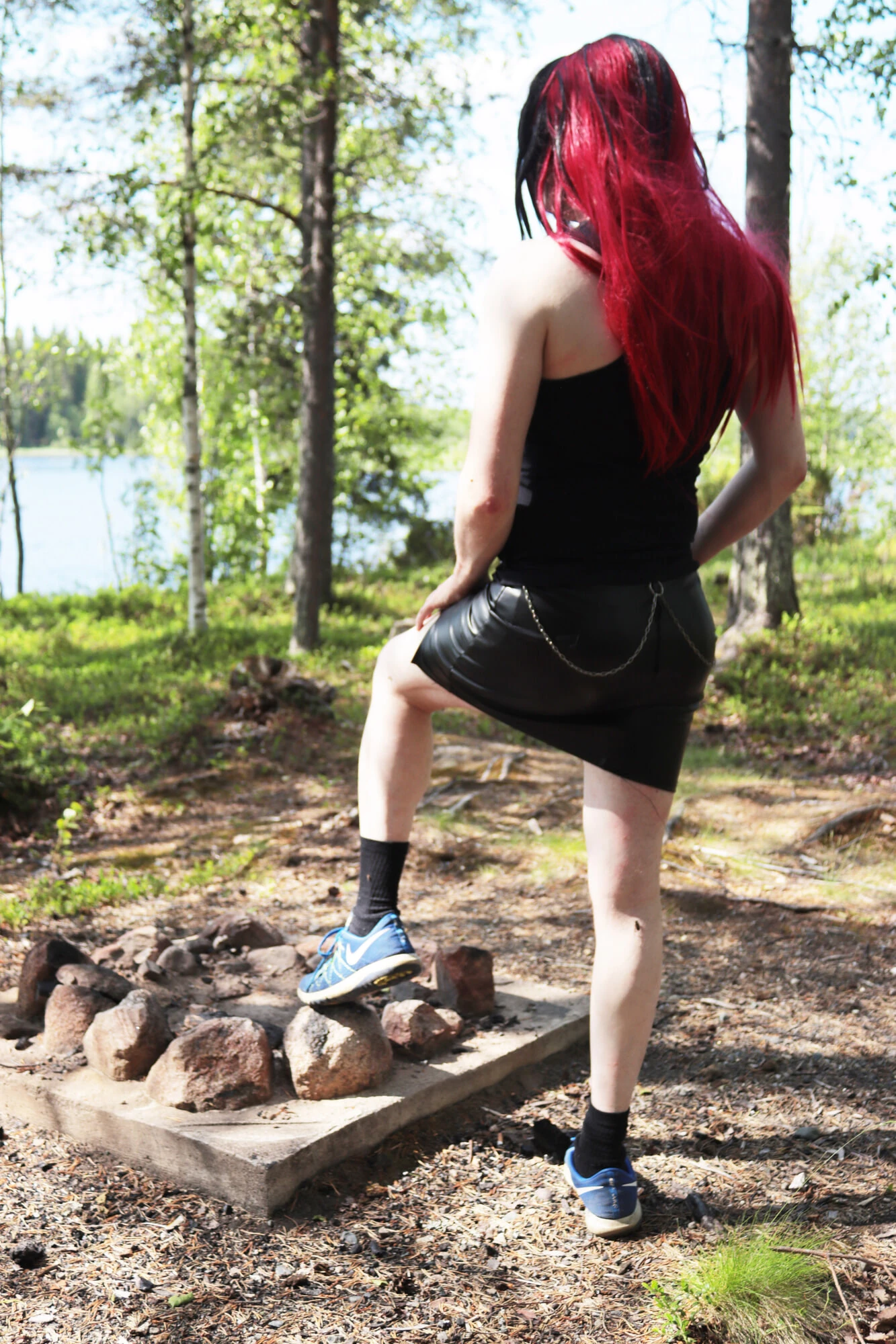 Sıcak güneşli havada yürüyüş