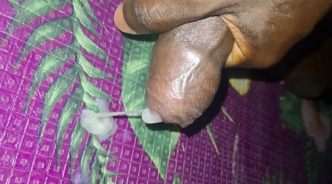 Сперма, выпущенная черным членом