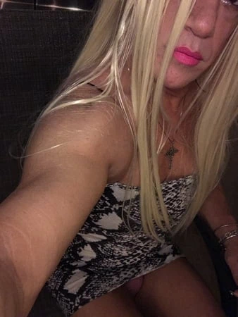 Zevkin için kadın kılıklı sürtük