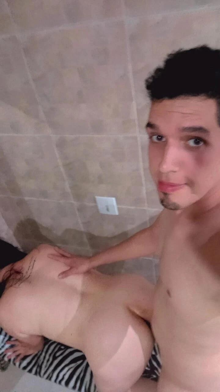 Cris Santana в конце Caroline Sato