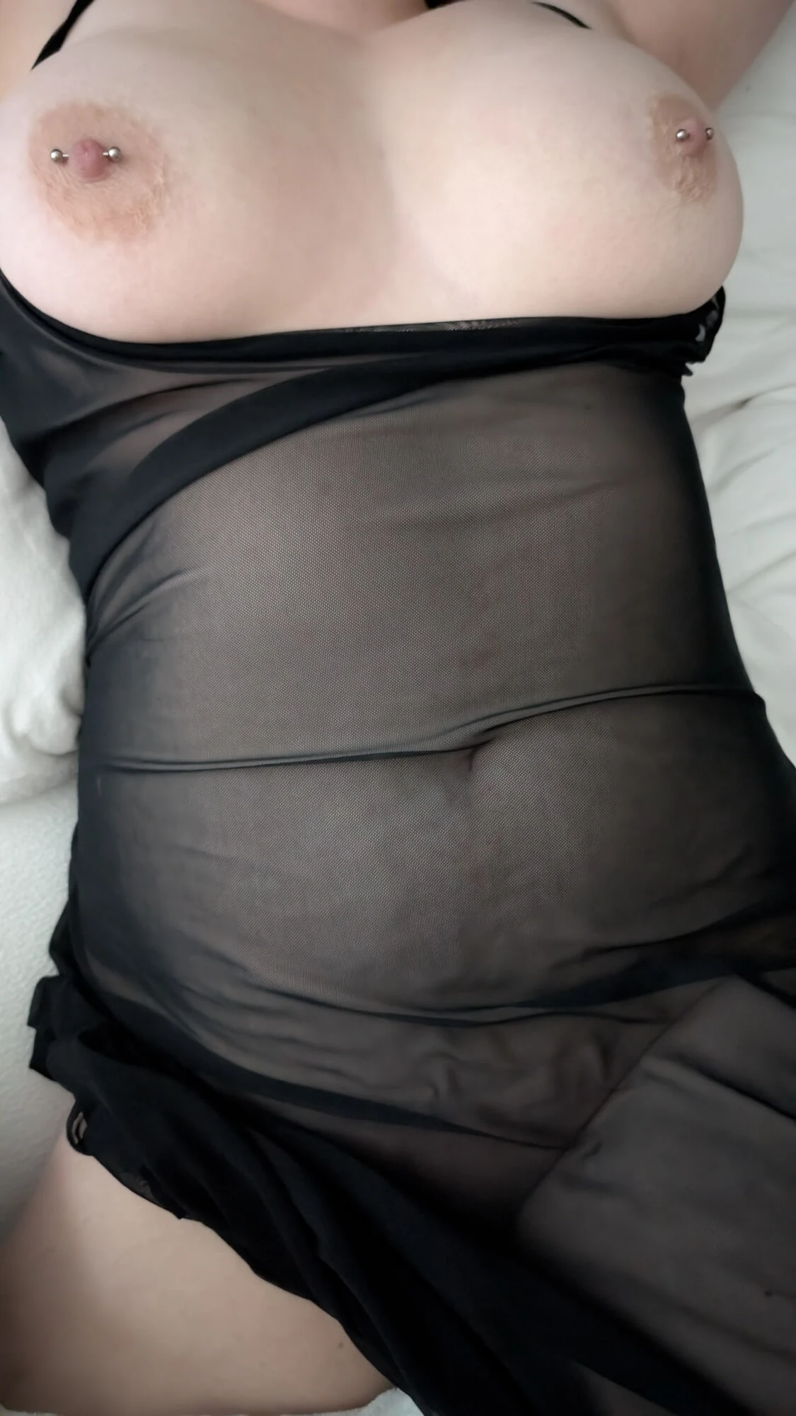 Посмотри на эти пирсинговы соски