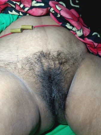 Nomita yenge siyah saçlı amcık 