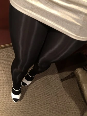 Sadece Siyah - Parlak Siyah Naylon, Spandex ve Likra.