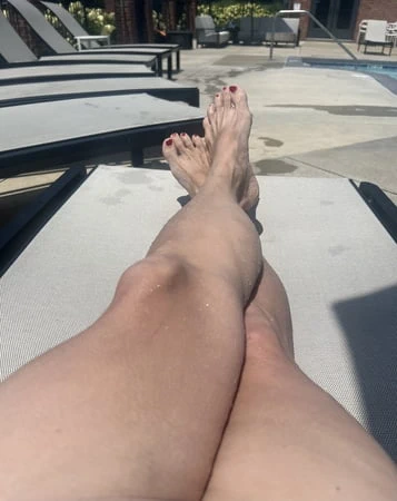 Bronzluk çizgilerim üzerinde çalışıyorum