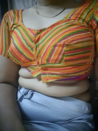 Hintli kadın ile bluz