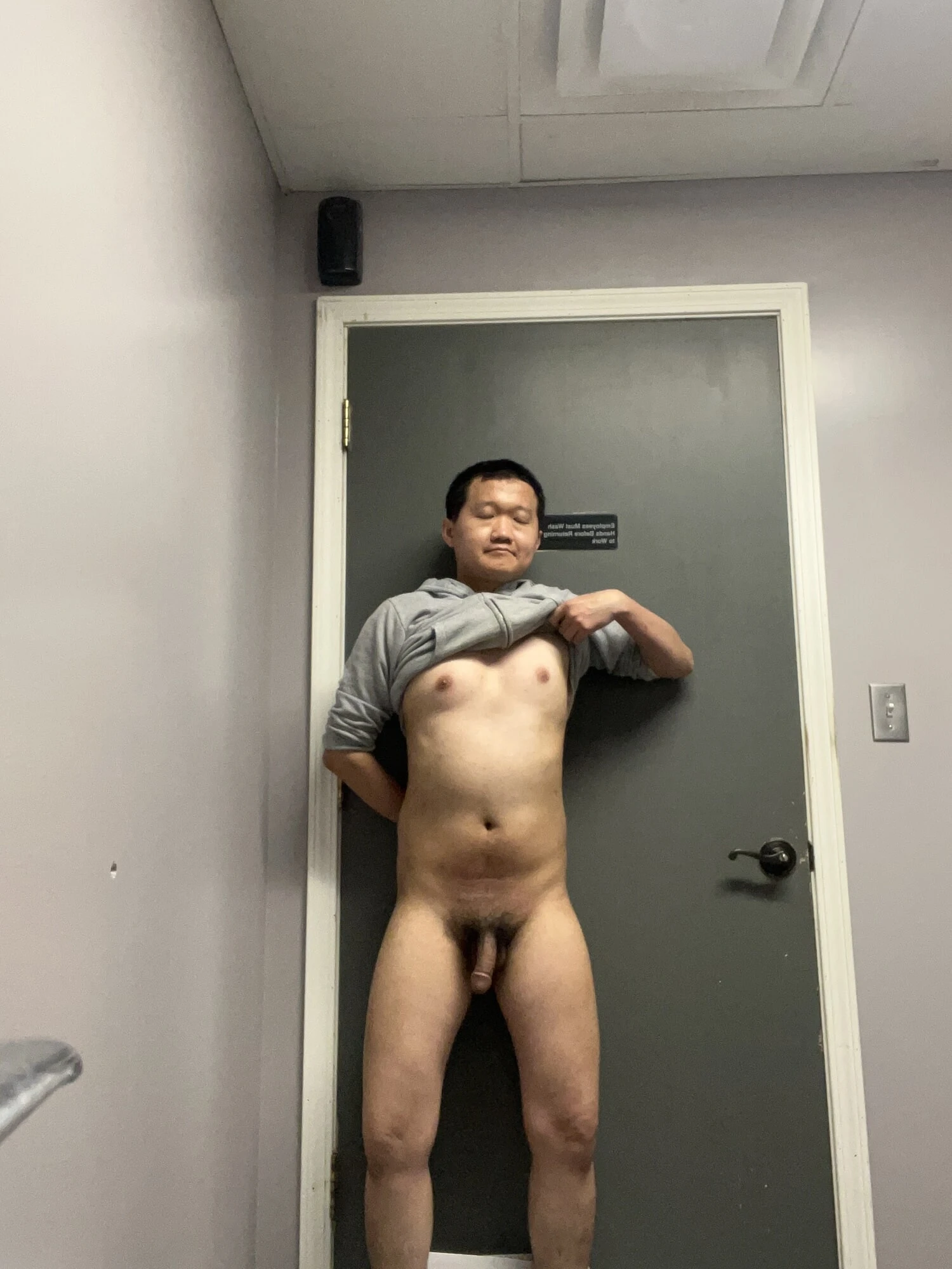 Собака показывает