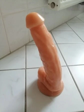 Büyük olanı sikmek ve emmek