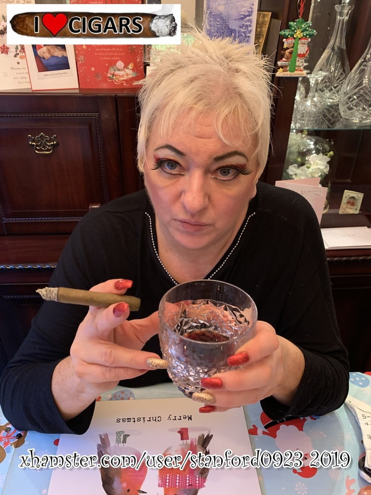 SMOKING XMAS DAY