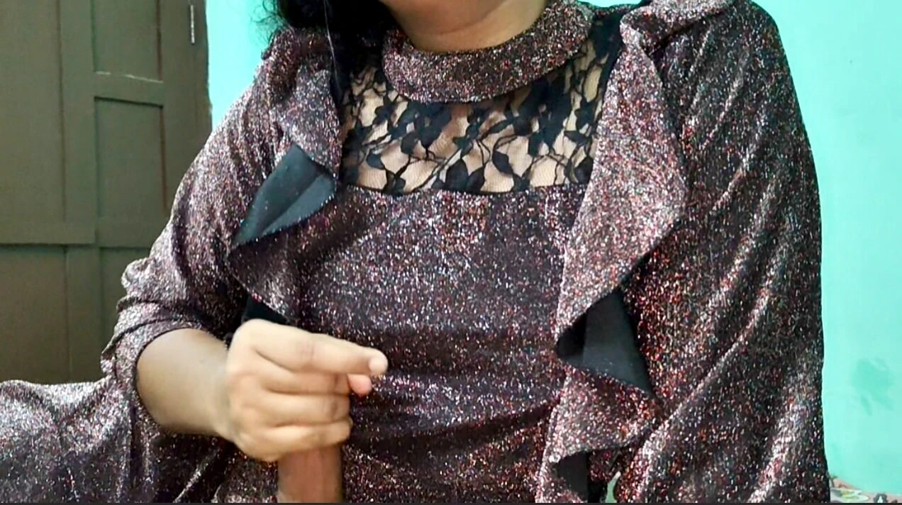 Индийская горячая индийская красотка занимается сексом на вечеринке дези со сводным братом XVID