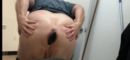 İş yerinde anal plug