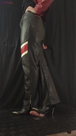 Metal yüksek topuklu ayakkabılarımla yarağını ve taşaklarını düzleştirme