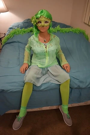 Nina'nın yeşil maskesi