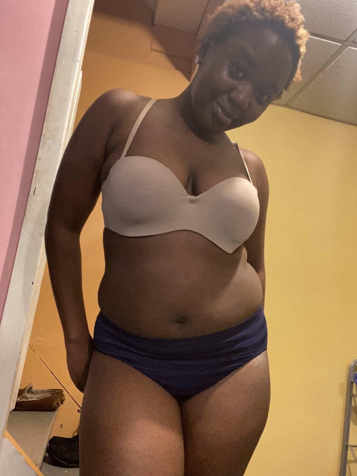 Ebony OnlyFans Modeli