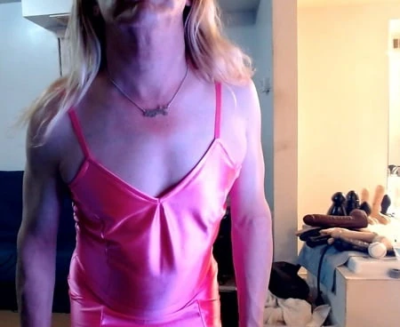 Sissy orospu ashley jolene birkaç kolye deniyor