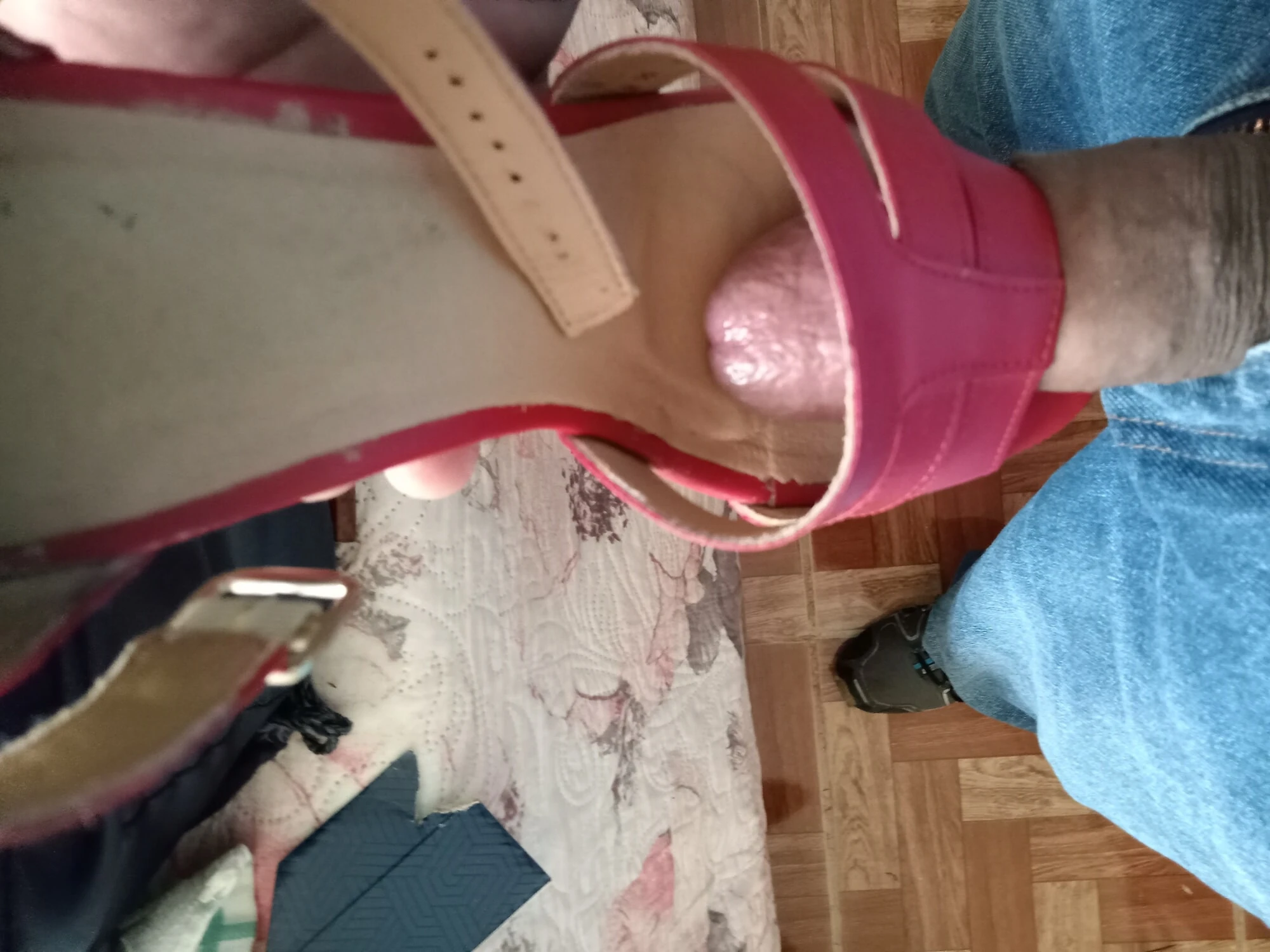UNA TARDE LLUVIOSA EN LA RECAMARA DE MATILU Y SUS TACONES