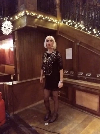 Out ve hakkında