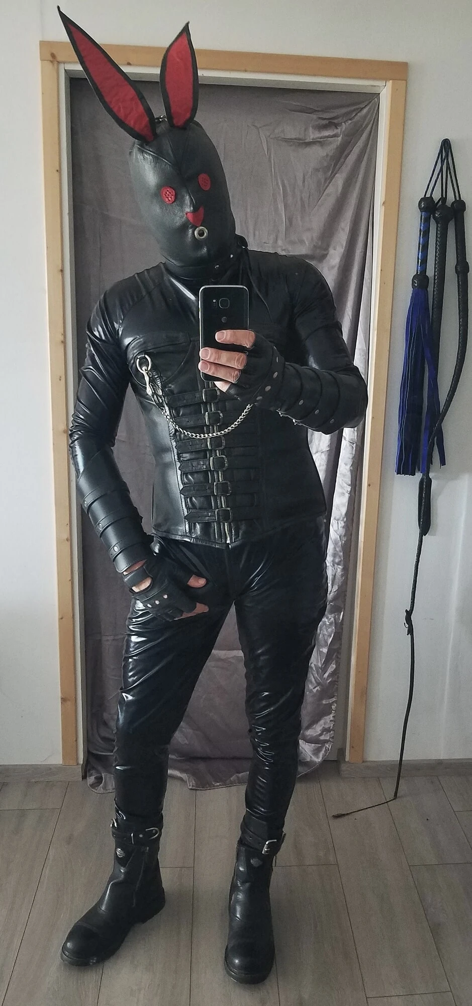 Кожаный зайчик