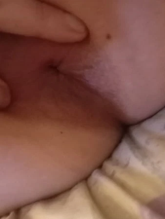 Sıkı küçük deliğimde dildo 