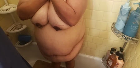 VelumptiousVero Bath time.$$$$ To see these pictures..