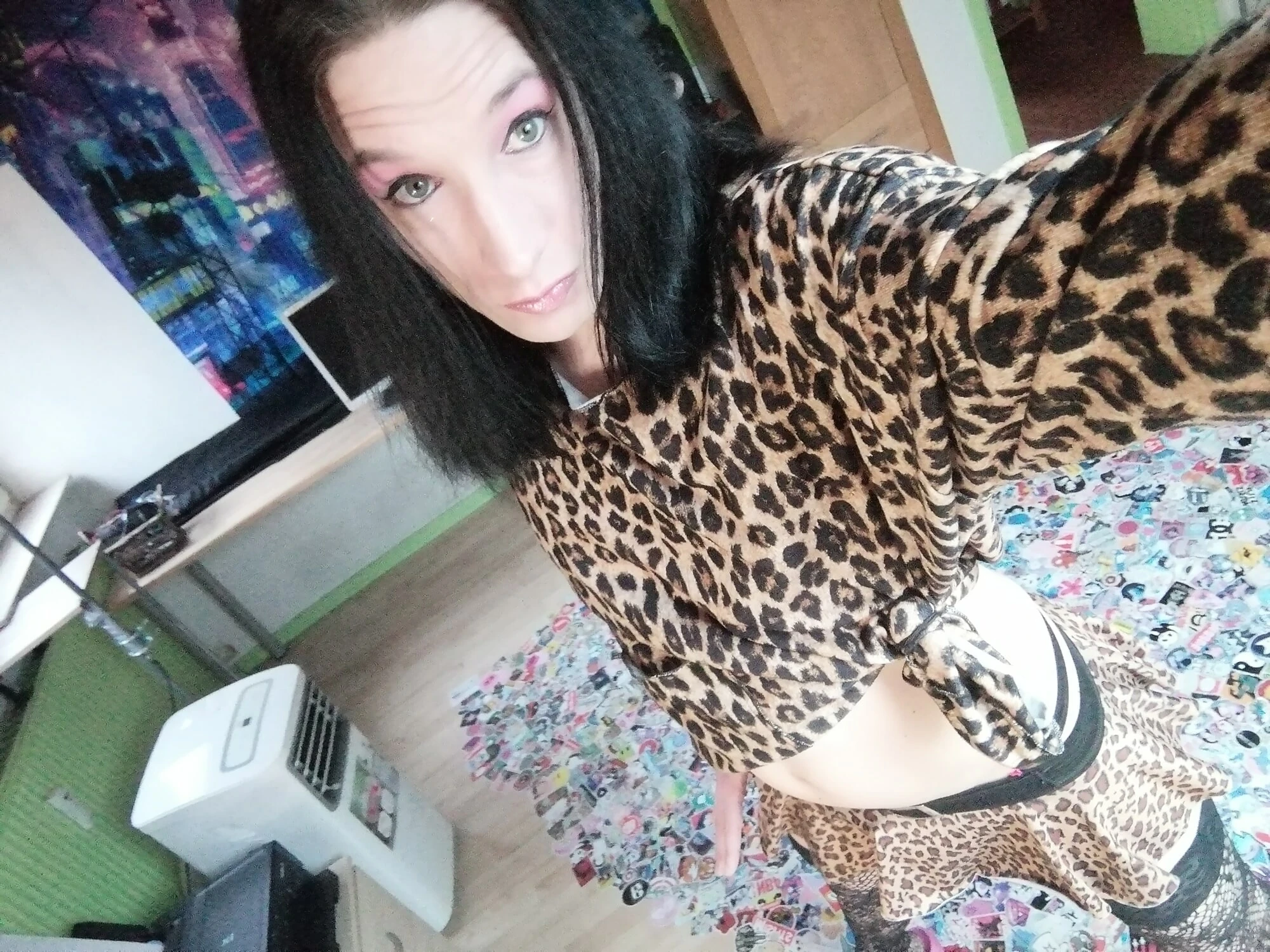 Sabrina Pink - sıska Alman fahişe büyük zenci yarağı için gösteriş yapıyor