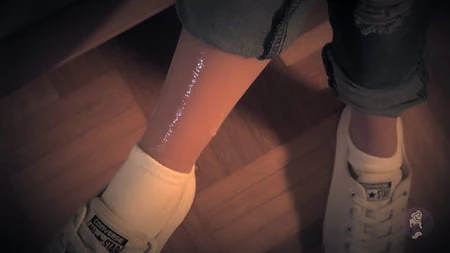 Gerçekçi seksi bebeğin dar kotu ve converse sneaker'ları