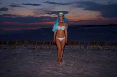 Gün Batımı Arka Planında Bikini