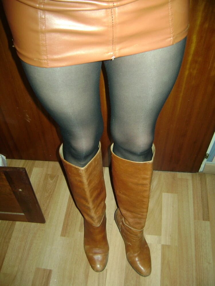Boots and mini brown