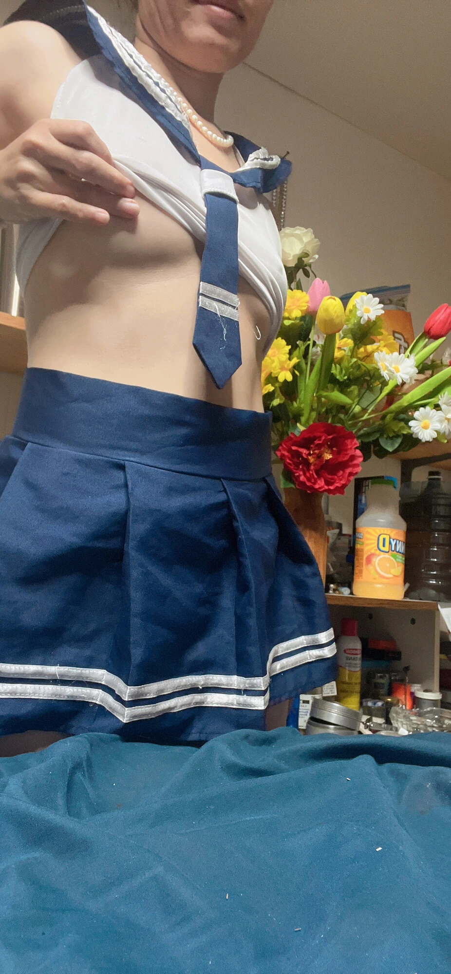 Etekli kız öğrenci Hana