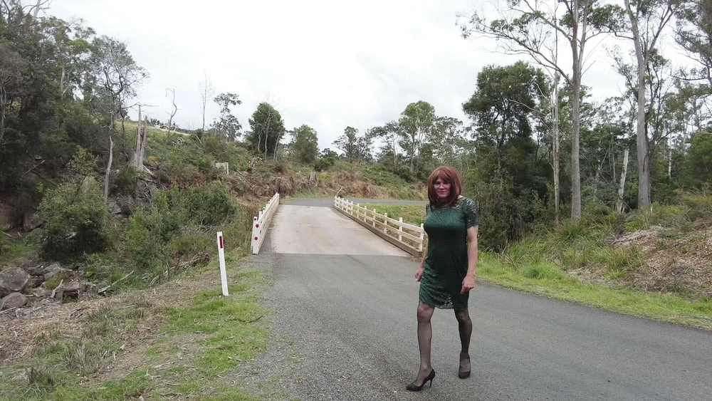 Crossdress yol gezisi köprü molası