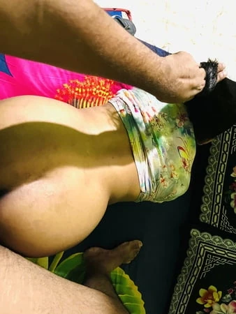 Üvey küçük erkek kardeş evli kadın ateşli karısını sikiyor