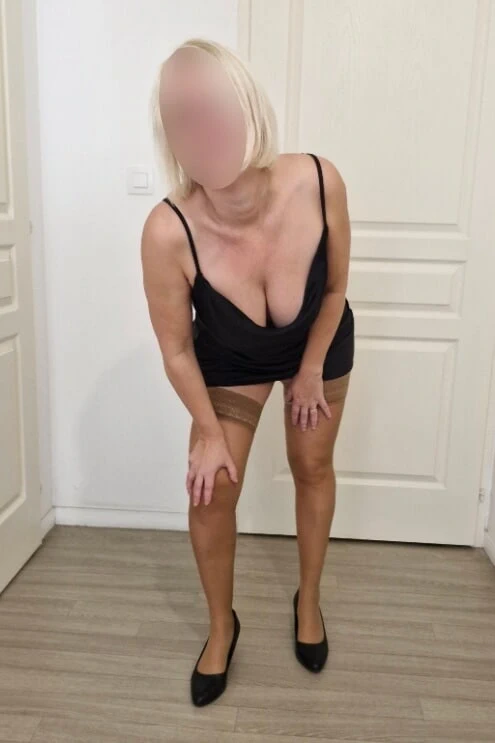 Moi, seksi dans une minyon robe tout simplement