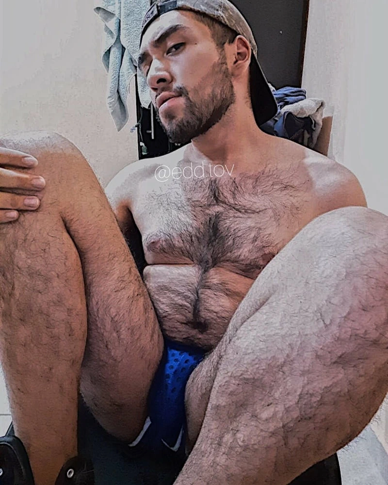 Hello! I'm a hairy bear gay man.